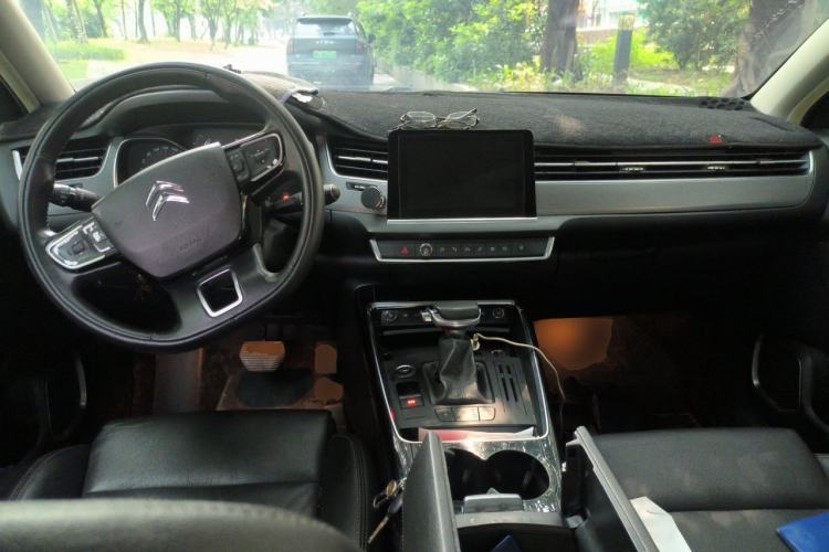 Used Citroen C5 2017 350THP Automatic Luxury Model Center Console