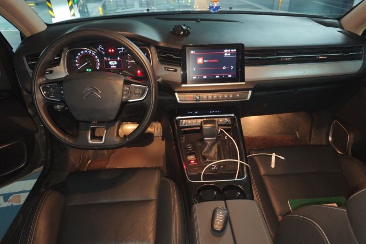 Used Citroen C5 2017 350THP Automatic Luxury Model Center Console
