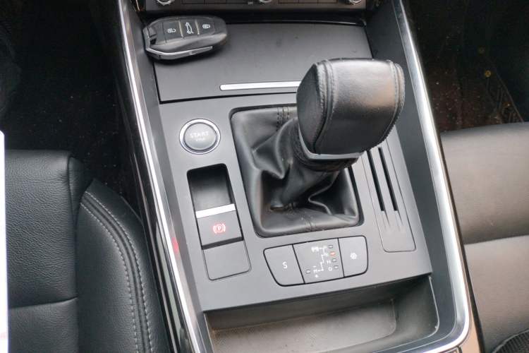 Used Citroen C5 2017 350THP Automatic Luxury Model Gear Lever