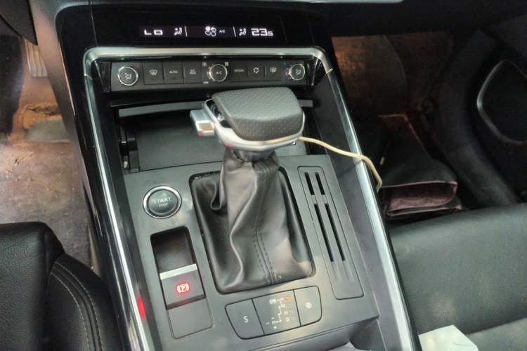 Used Citroen C5 2017 350THP Automatic Luxury Model Gear Lever