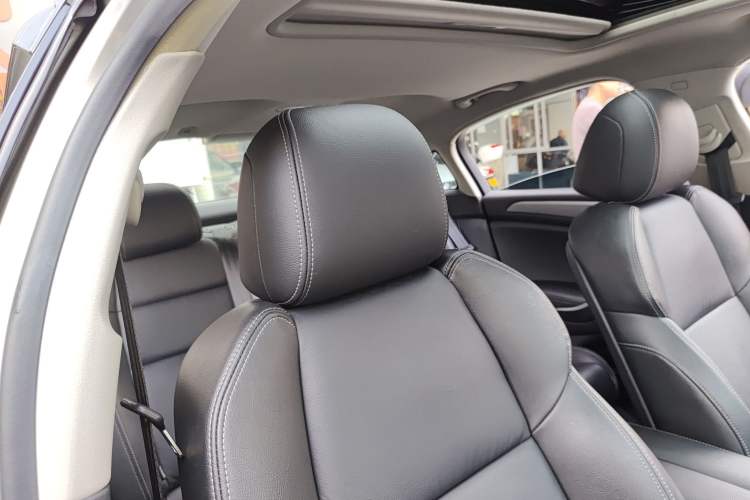 Used Citroen C5 2017 350THP Automatic Luxury Model Headliner