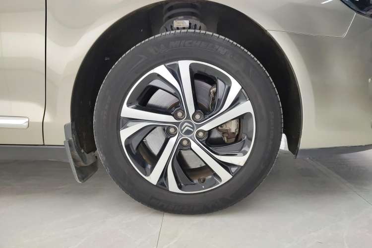 Used Citroen C5 2017 350THP Automatic Luxury Model Left Front Wheel Hub