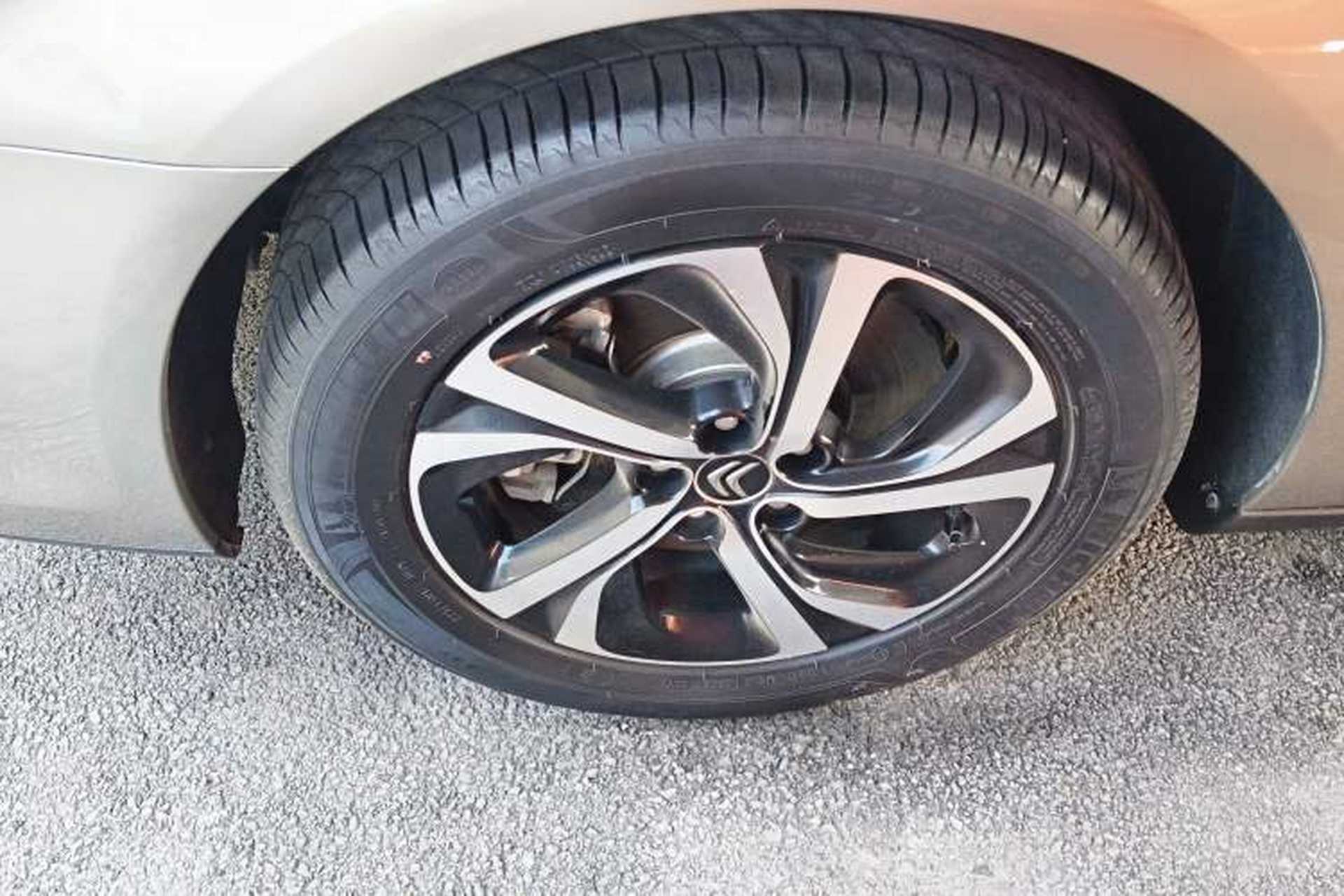 Used Citroen C5 2017 350THP Automatic Luxury Model Left Front Wheel Hub