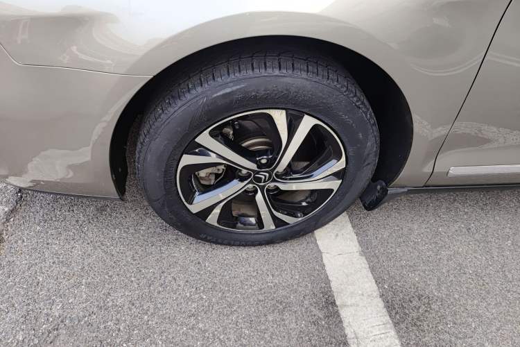 Used Citroen C5 2017 350THP Automatic Luxury Model Left Front Wheel Hub