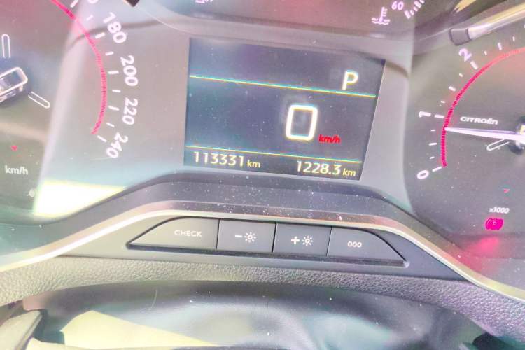Used Citroen C5 2017 350THP Automatic Luxury Model Odometer Close Up