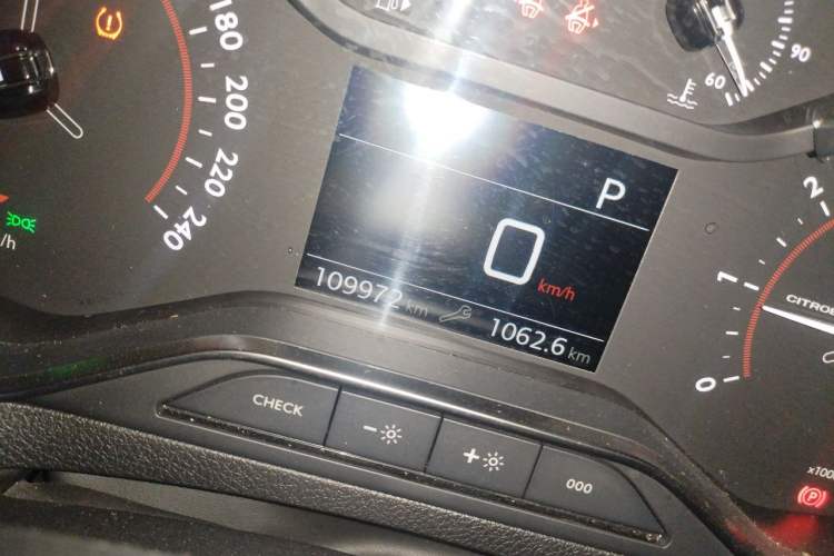 Used Citroen C5 2017 350THP Automatic Luxury Model Odometer Close Up