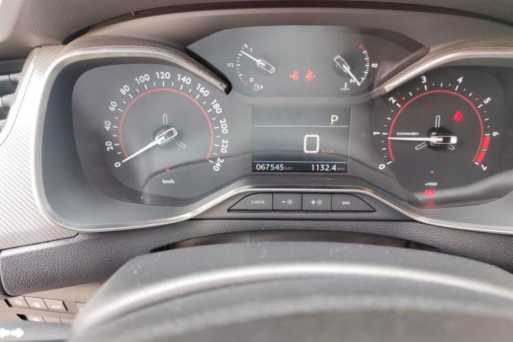 Used Citroen C5 2017 350THP Automatic Luxury Model Odometer Close Up