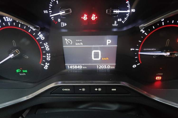 Used Citroen C5 2017 350THP Automatic Luxury Model Odometer Close Up