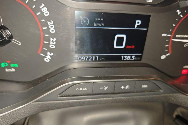 Used Citroen C5 2017 350THP Automatic Luxury Model Odometer Close Up