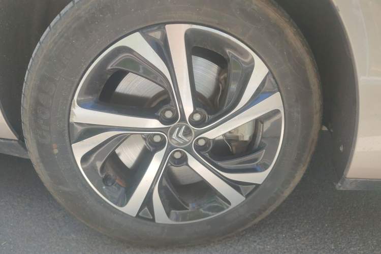 Used Citroen C5 2017 350THP Automatic Luxury Model Right Front Wheel Hub