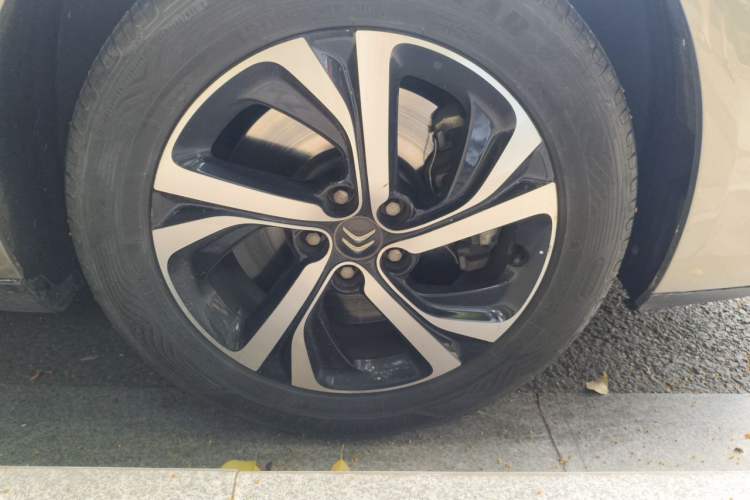 Used Citroen C5 2017 350THP Automatic Luxury Model Right Front Wheel Hub
