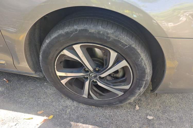 Used Citroen C5 2017 350THP Automatic Luxury Model Right Front Wheel Hub