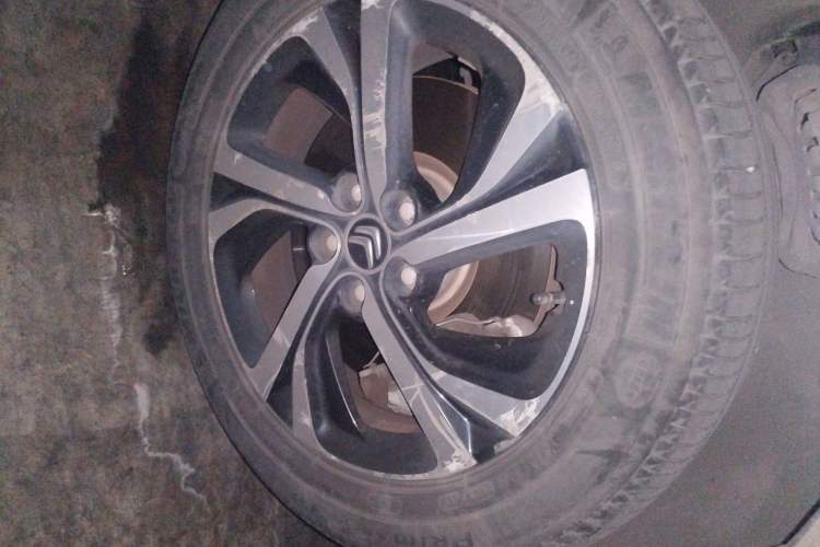 Used Citroen C5 2017 350THP Automatic Luxury Model Right Front Wheel Hub