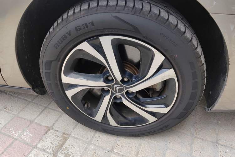 Used Citroen C5 2017 350THP Automatic Luxury Model Right Front Wheel Hub