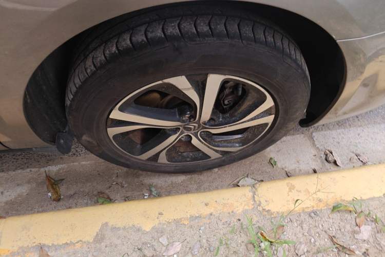 Used Citroen C5 2017 350THP Automatic Luxury Model Right Front Wheel Hub