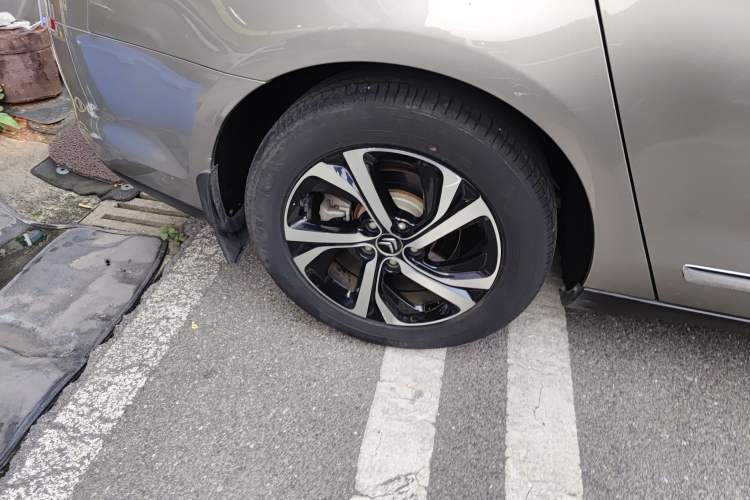 Used Citroen C5 2017 350THP Automatic Luxury Model Right Rear Wheel Hub