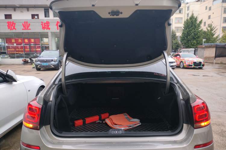 Used Citroen C5 2017 350THP Automatic Luxury Model Trunk