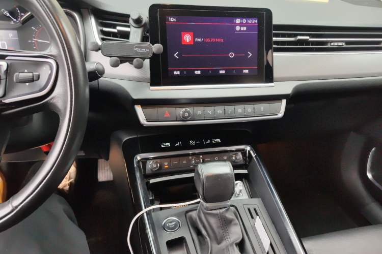 Used Citroen C5 2017 350THP Automatic Luxury Model Audio And AC Panel