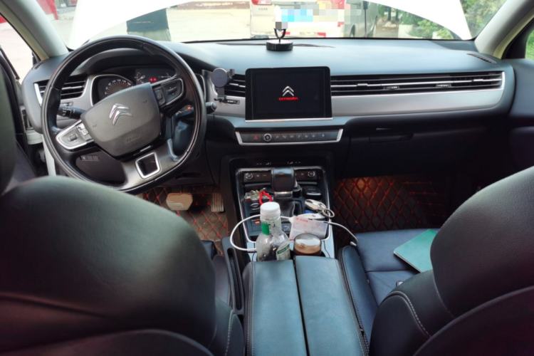 Used Citroen C5 2017 350THP Automatic Luxury Model Center Console