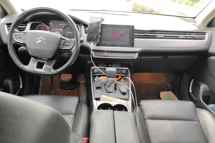 Used Citroen C5 2017 350THP Automatic Luxury Model Center Console