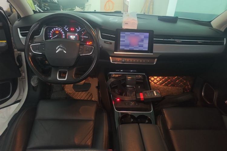 Used Citroen C5 2017 350THP Automatic Luxury Model Center Console