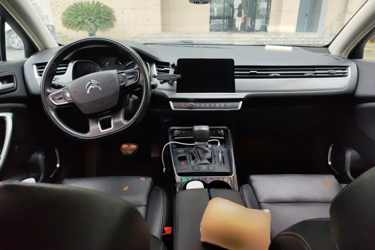 Used Citroen C5 2017 350THP Automatic Luxury Model Center Console