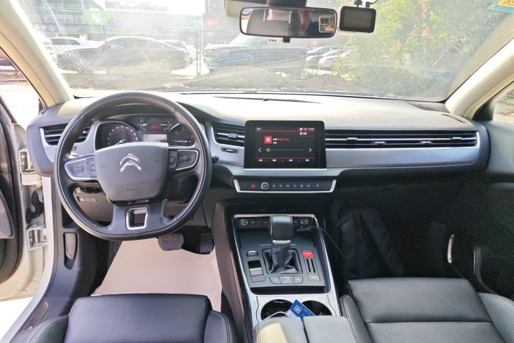 Used Citroen C5 2017 380THP Automatic Luxury Model Center Console