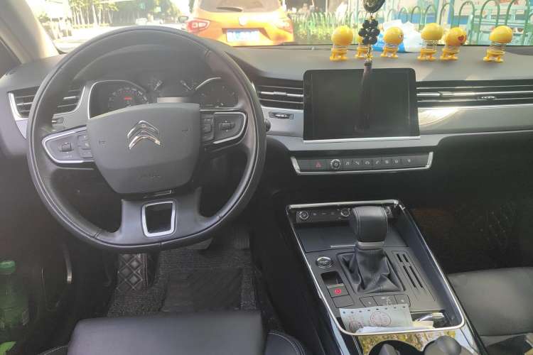 Used Citroen C5 2017 350THP Automatic Luxury Model Center Console