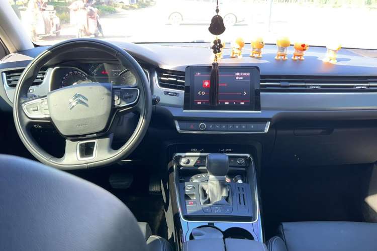 Used Citroen C5 2017 350THP Automatic Luxury Model Center Console