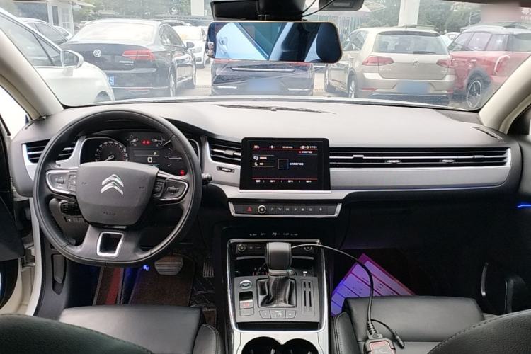 Used Citroen C5 2017 350THP Automatic Luxury Model Center Console