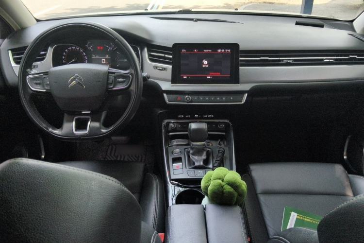 Used Citroen C5 2017 350THP Automatic Luxury Model Center Console