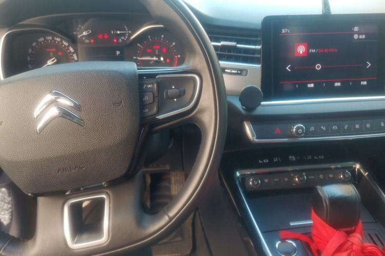 Used Citroen C5 2017 350THP Automatic Luxury Model Center Console
