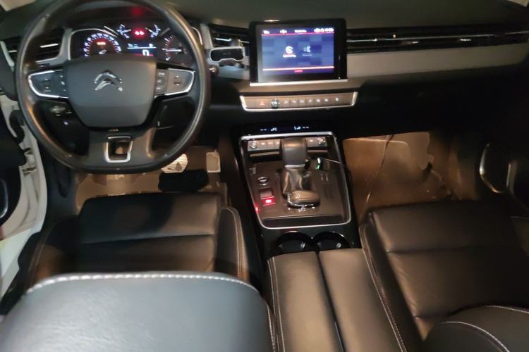 Used Citroen C5 2017 350THP Automatic Luxury Model Center Console