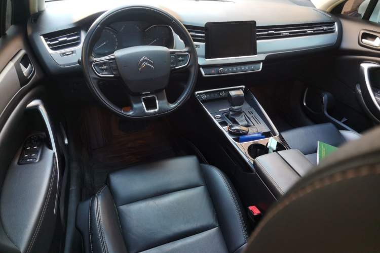 Used Citroen C5 2017 350THP Automatic Luxury Model Center Console