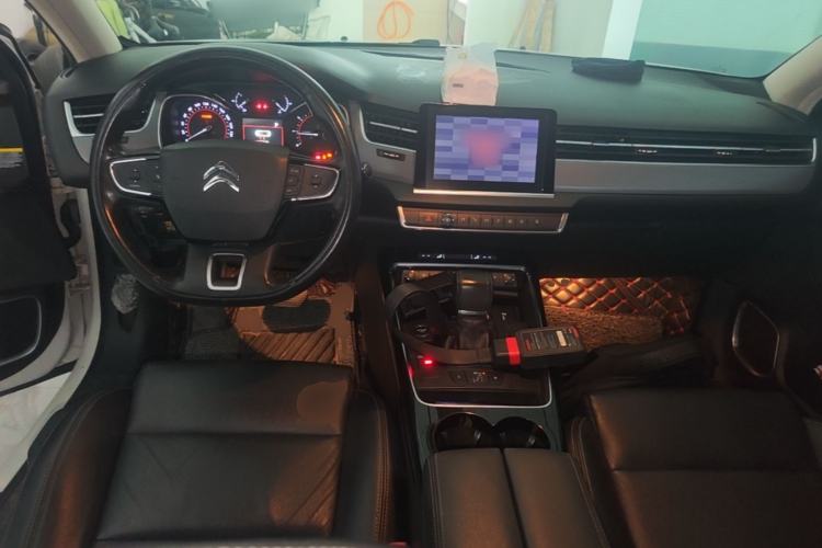 Used Citroen C5 2017 350THP Automatic Luxury Model Center Console
