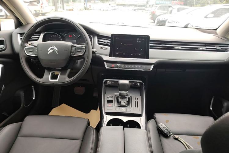 Used Citroen C5 2017 350THP Automatic Luxury Model Center Console