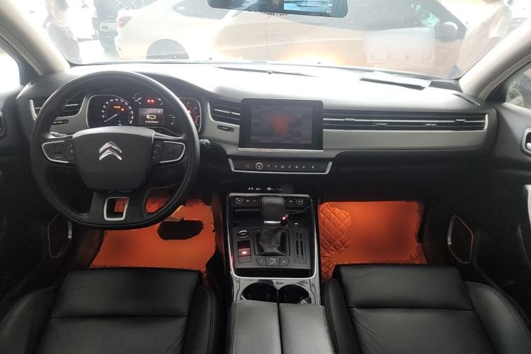 Used Citroen C5 2017 350THP Automatic Luxury Model Center Console
