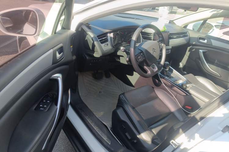 Used Citroen C5 2017 350THP Automatic Luxury Model Driver Seat