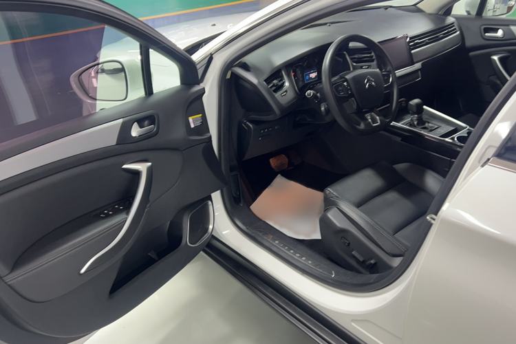 Used Citroen C5 2017 350THP Automatic Luxury Model Interior 2