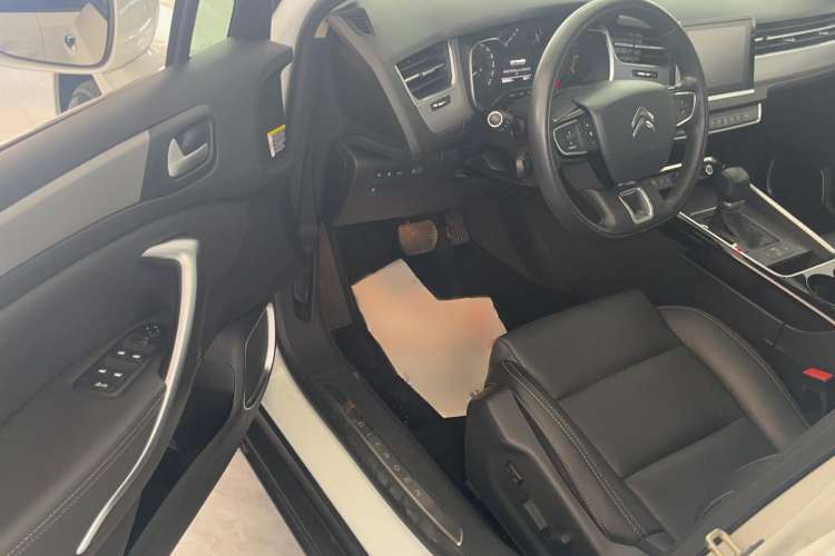 Used Citroen C5 2017 350THP Automatic Luxury Model Interior 7