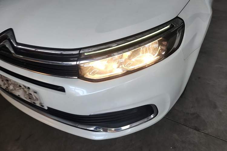 Used Citroen C5 2017 350THP Automatic Luxury Model Left Front Headlight