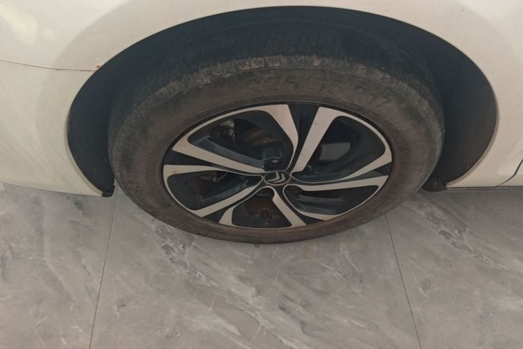 Used Citroen C5 2017 350THP Automatic Luxury Model Left Front Wheel Hub
