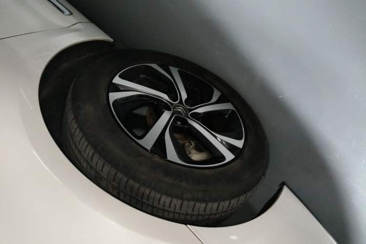 Used Citroen C5 2017 350THP Automatic Luxury Model Left Front Wheel Hub
