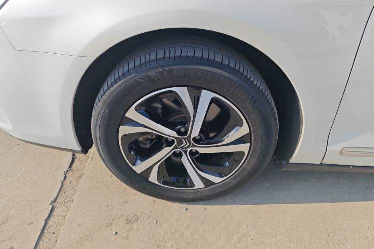 Used Citroen C5 2017 380THP Automatic Luxury Model Left Front Wheel Hub