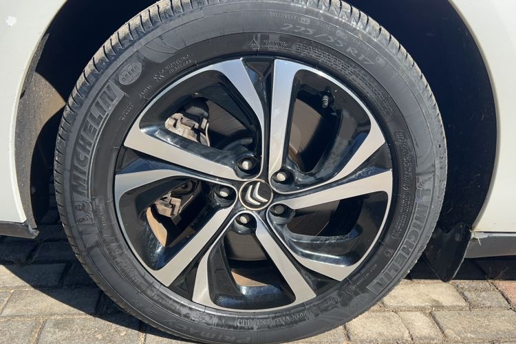 Used Citroen C5 2017 350THP Automatic Luxury Model Left Front Wheel Hub