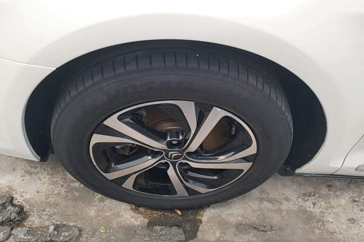 Used Citroen C5 2017 350THP Automatic Luxury Model Left Front Wheel Hub