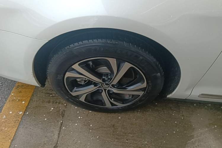Used Citroen C5 2017 350THP Automatic Luxury Model Left Front Wheel Hub