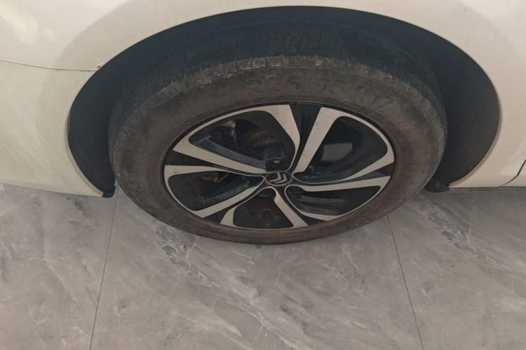 Used Citroen C5 2017 350THP Automatic Luxury Model Left Front Wheel Hub