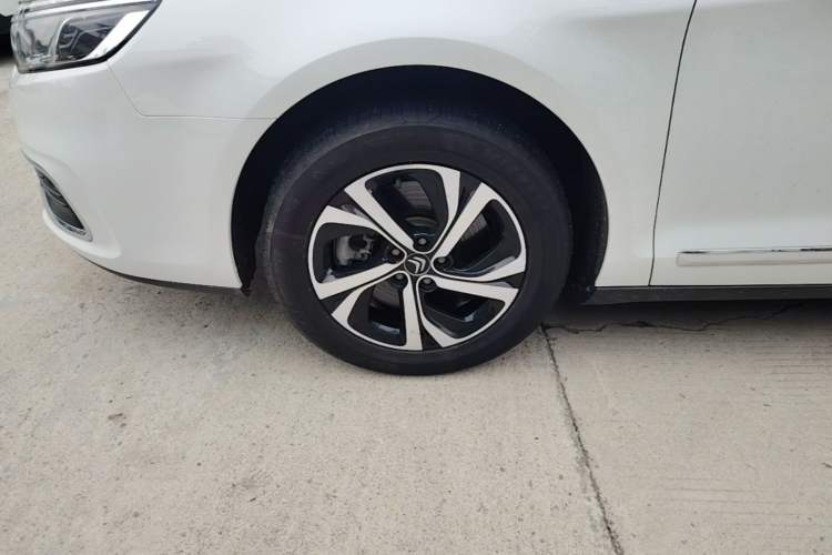 Used Citroen C5 2017 350THP Automatic Luxury Model Left Front Wheel Hub