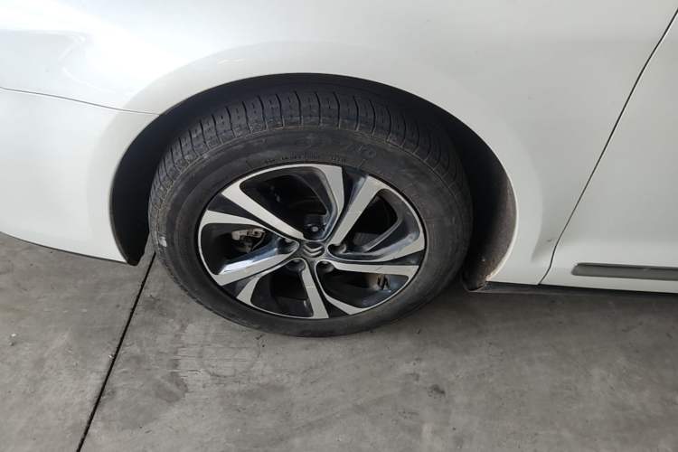 Used Citroen C5 2017 350THP Automatic Luxury Model Left Front Wheel Hub